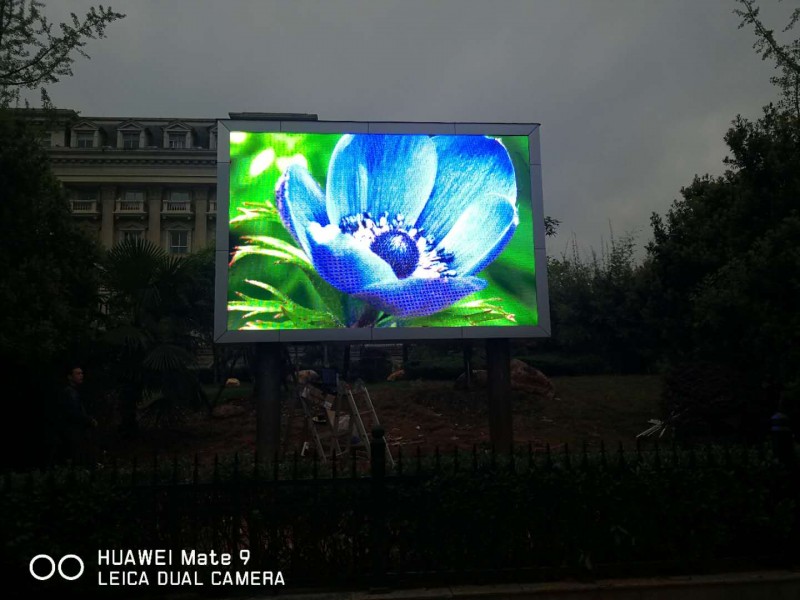 九江某法院户外立柱PH5  12平方